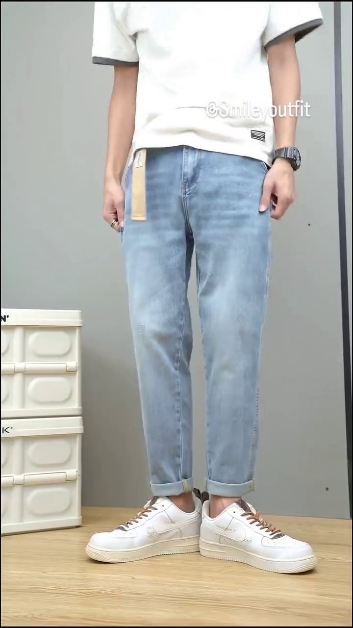 Men’s Light Blue Slim-Fit Casual Denim Jeans - Image 2